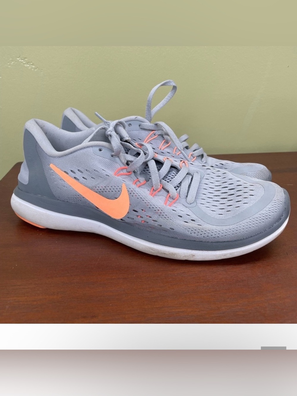 ⭐️Nike Women's Light Gray & Coral Athletic Running Sneakers